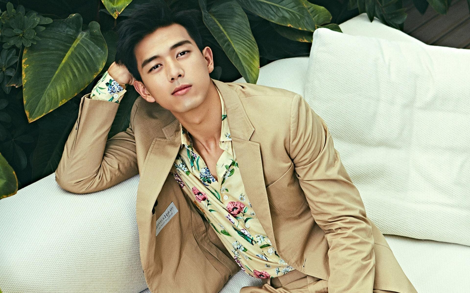 “英超激战：强队逐步锁定欧冠席位”，英超竞争激烈