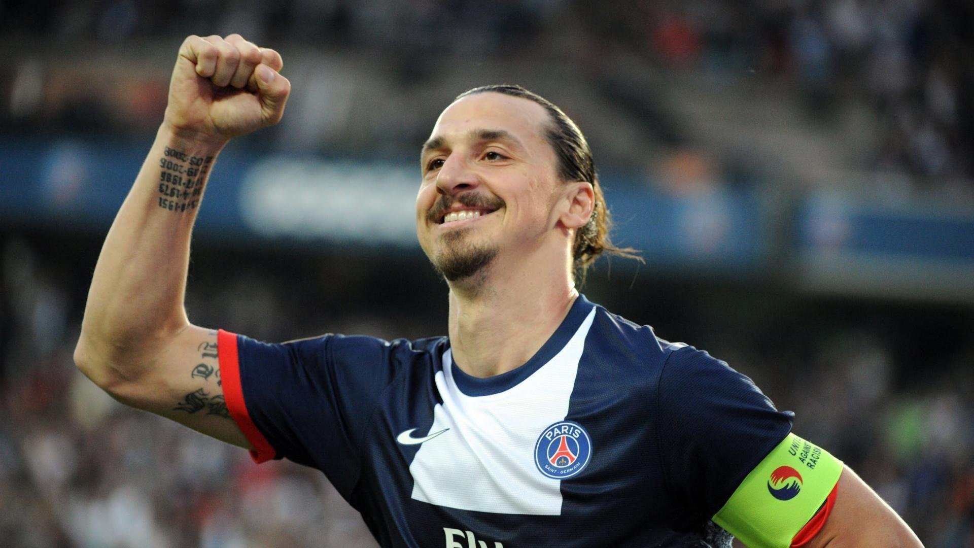 詹姆斯关键三分命中全场沸腾，詹姆斯常规赛三分命中率